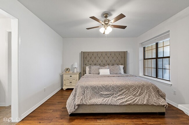 Building Photo - 8 Meadow Creek Dr