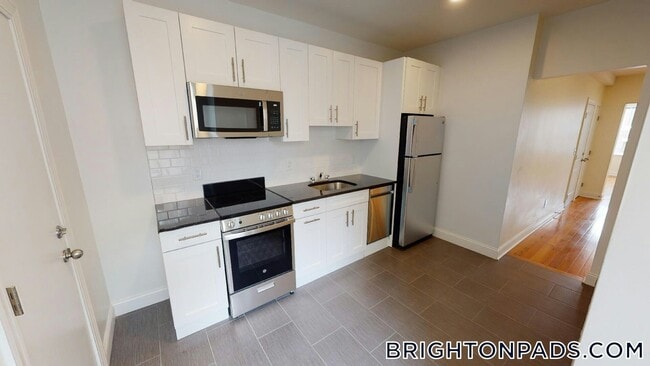 Building Photo - 123 Sutherland Rd