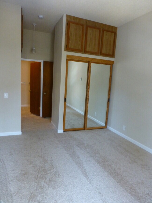 Foto del edificio - 2BD 2BA Condo with 2 Assigned Parking in P...