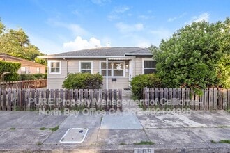 Building Photo - 609 Bishop Dr