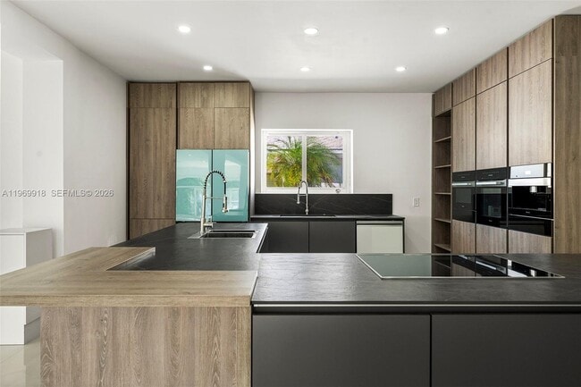 Building Photo - 1101 S Shore Dr