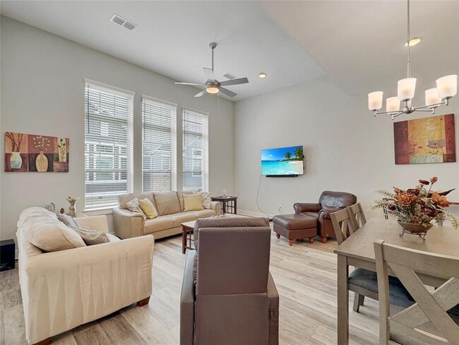 Building Photo - 10928 Brambling Wood Dr