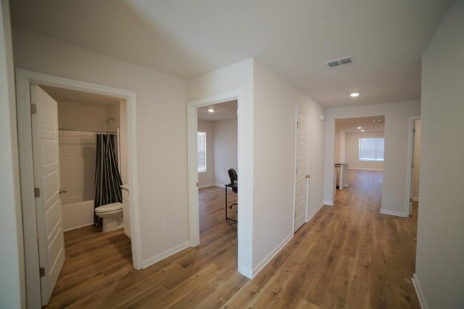 Foto del edificio - 4053 Brownstone Wy