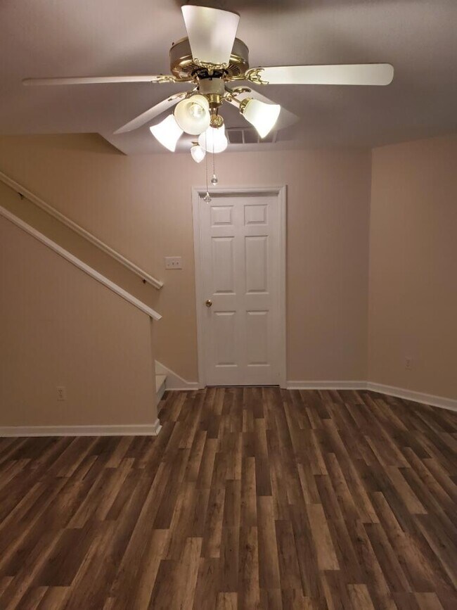 Building Photo - 1052 Brittany Deanne Ln