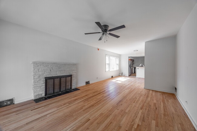 Building Photo - 1749 E 71st Pl