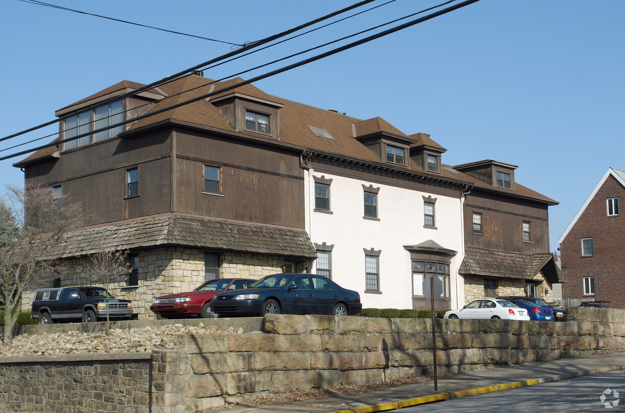 Building Photo - HERITAGE HOUSE