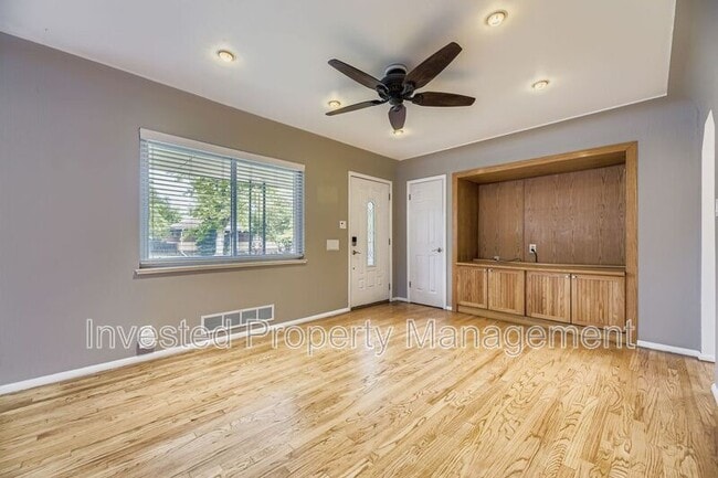 Foto del edificio - 6045 Marshall Ct