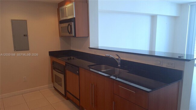Foto del edificio - 335 S Biscayne Blvd