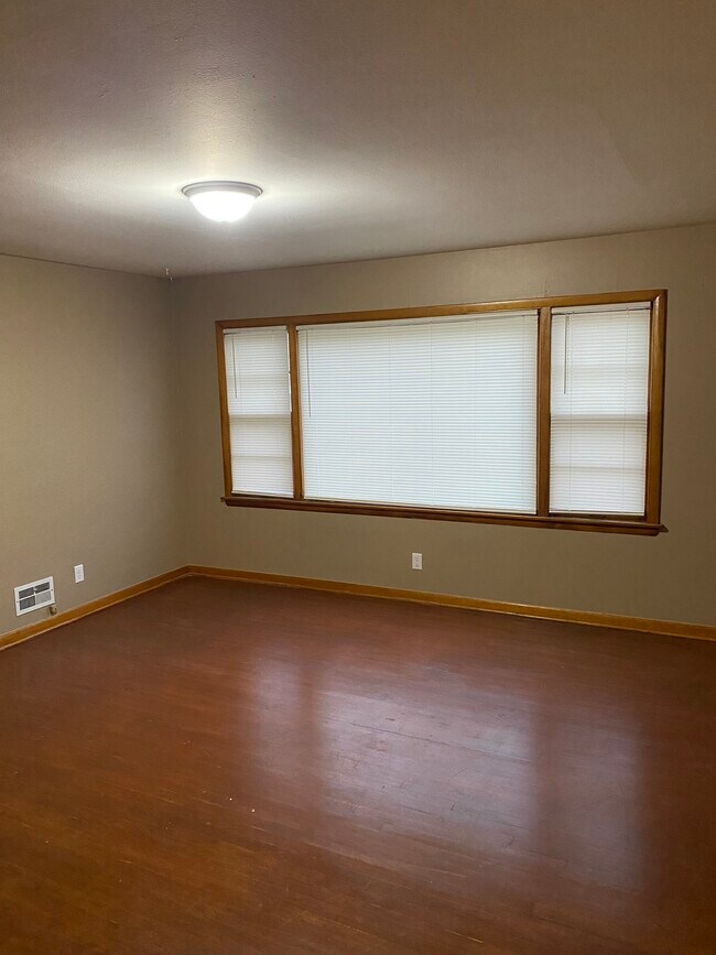 Building Photo - 7725 W Villard Ave