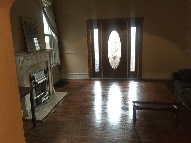 Foto del edificio - 5620 Woodmont St
