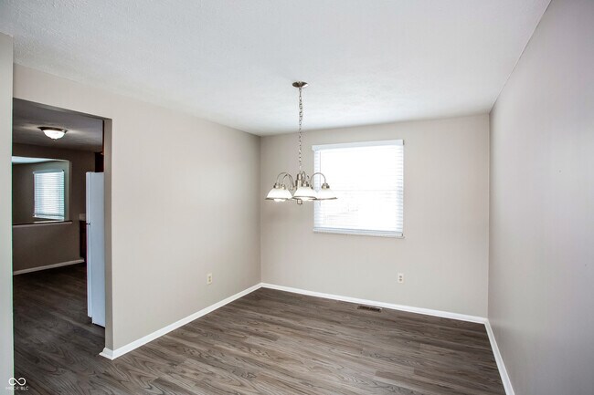 Foto del edificio - 8232 Old Farm Rd