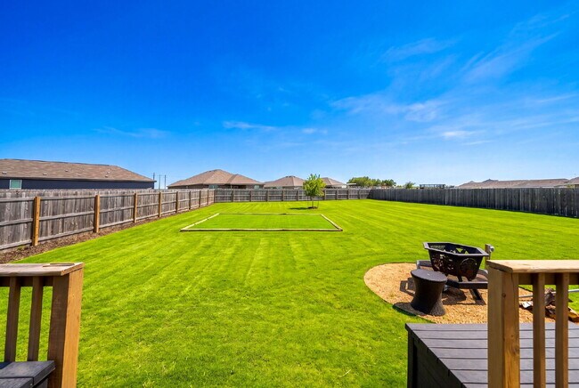 Foto del edificio - Backyard Oasis Living with Space, Style, and Everyday Comfort