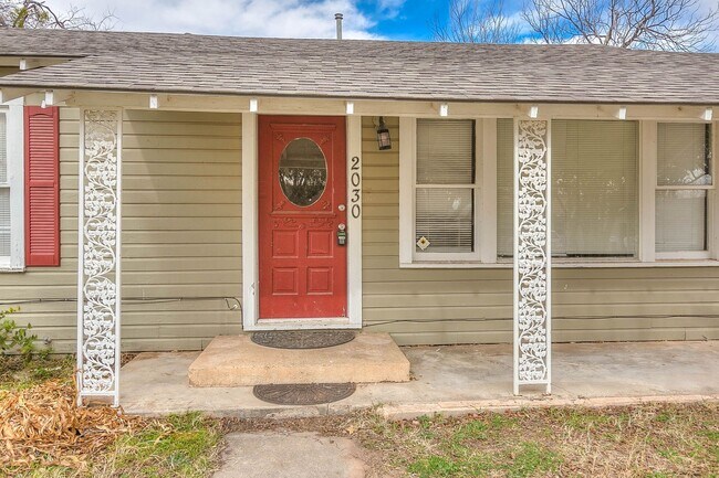 Building Photo - Charming 2 Bedroom Home in Santa Rita!!