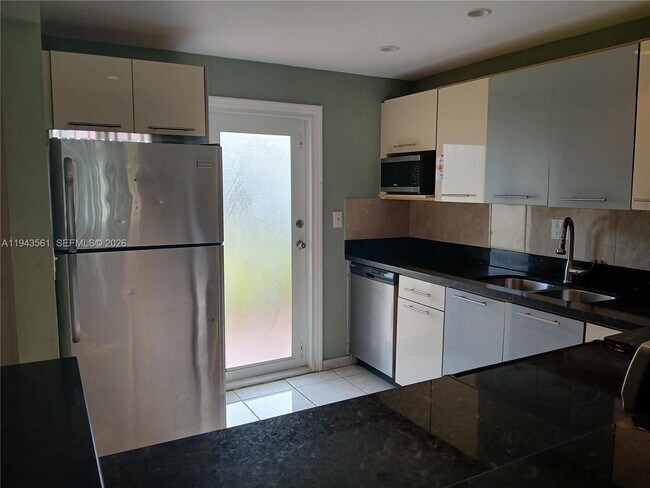 Foto del edificio - 5950 Del Lago Cir