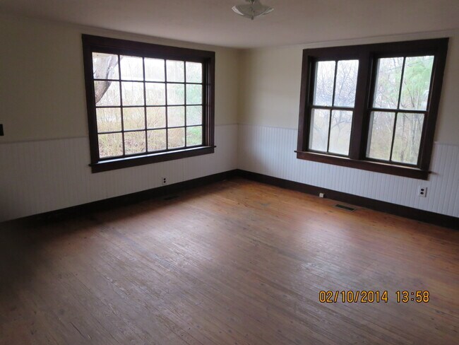 Building Photo - 825 Reservoir Rd