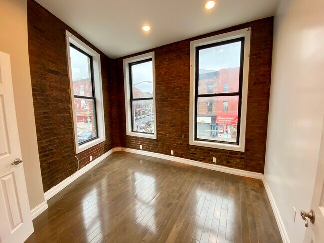 Building Photo - 920 Fulton St