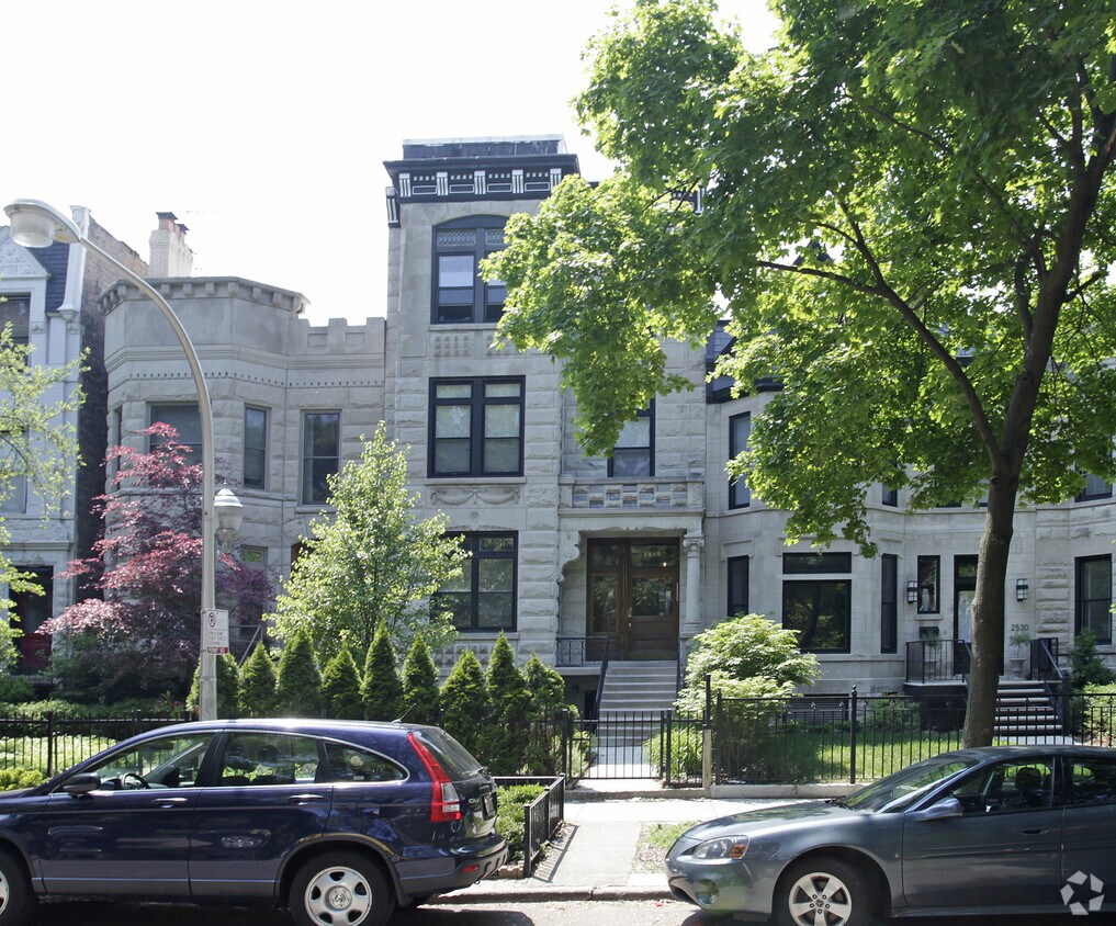 Primary Photo - 2528 N Burling St
