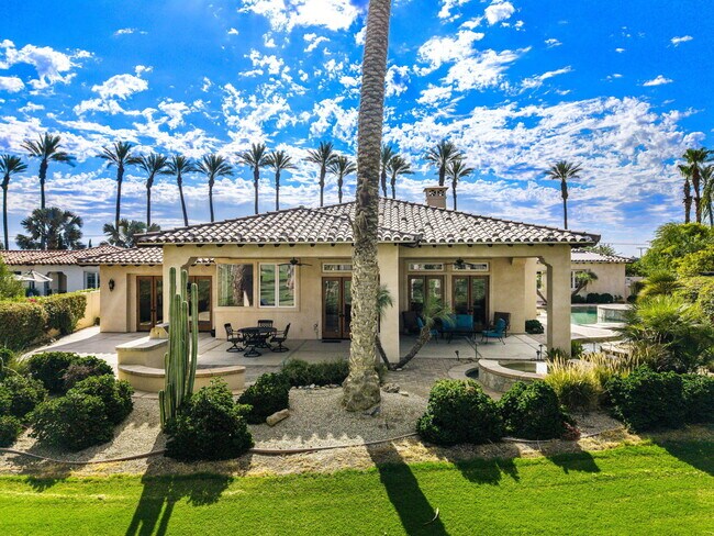 Foto del edificio - 56985 Village Dr