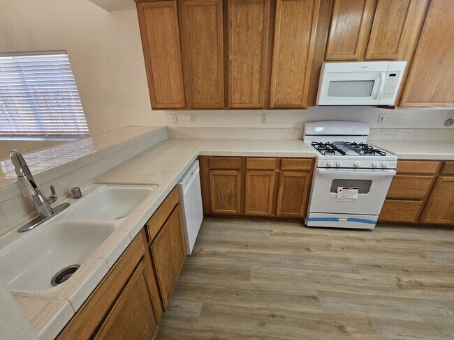 Foto del edificio - 6111 Brewer Creek Dr