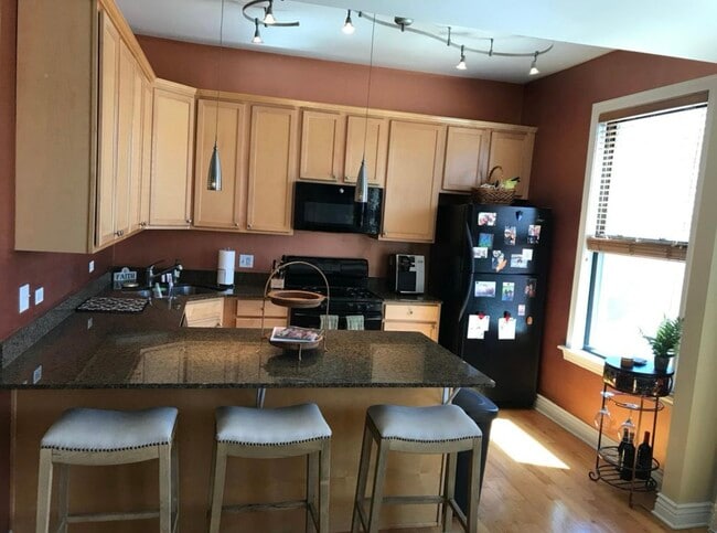 Kitchen - 1654 W Wabansia Ave