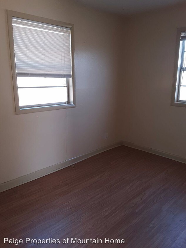 Building Photo - 611 Cavalier Pl