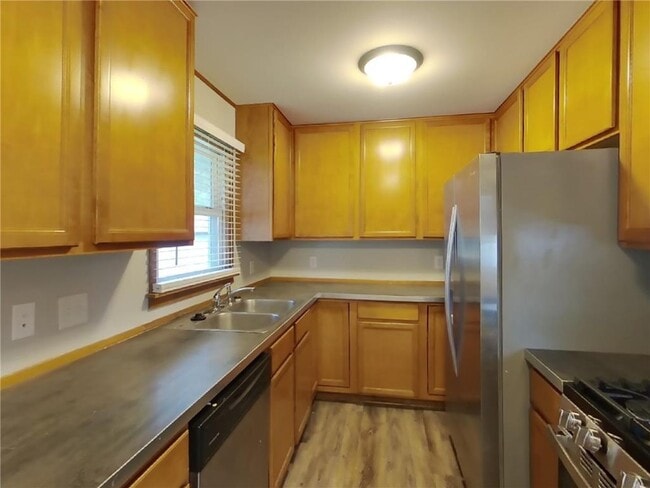 Foto del edificio - 7025 Drew Ave N