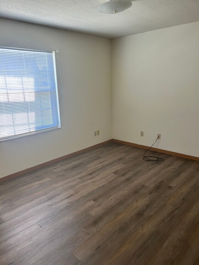 Building Photo - 100 Daleview Dr