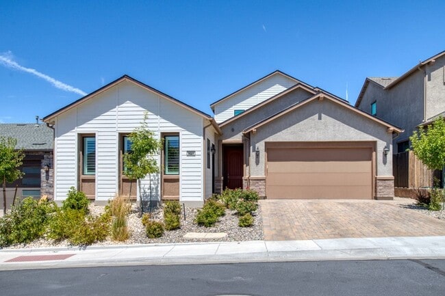 Building Photo - Beautiful Three Bedroom with Mountain V...