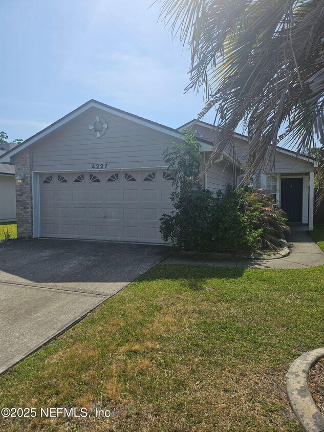 Foto principal - 4227 Hanging Moss Dr