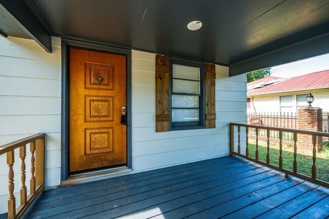 Building Photo - 1926 Long 12th St N