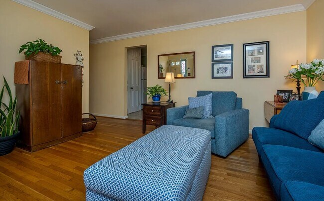 Building Photo - 1124 Greentree Ct