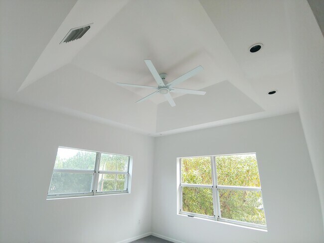 Building Photo - 701  Talia Circle  Palm Springs Fl 33461