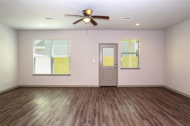 Building Photo - 2704 Appian Way