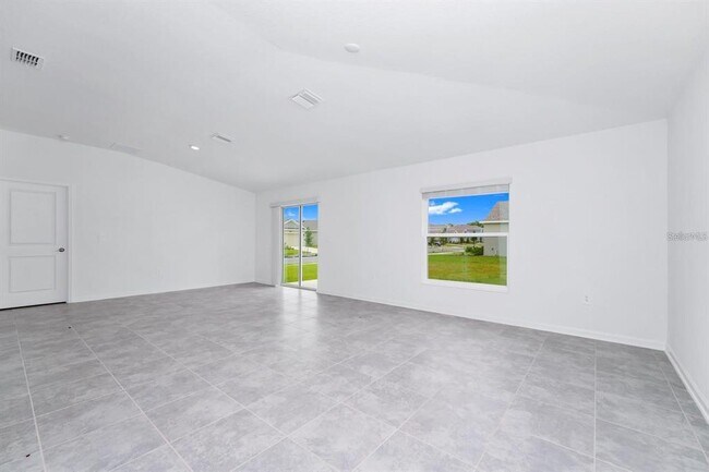 Foto del edificio - 4057 Ambrose Ave