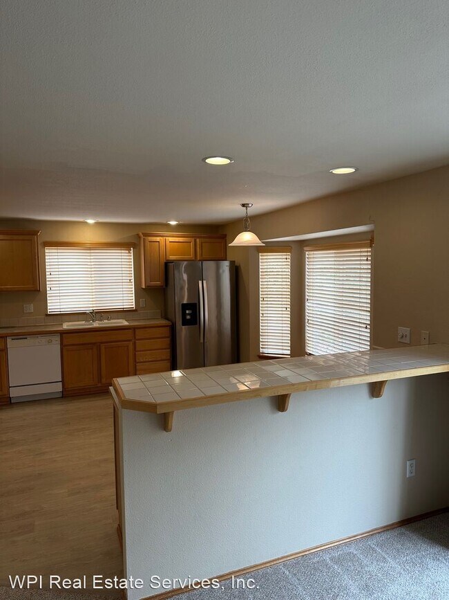Building Photo - 4 br, 2.5 bath House - 1923 Redmond Ave. NE