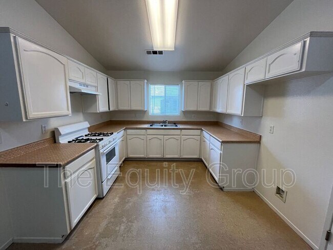 Foto del edificio - 1424 Cottage Pl