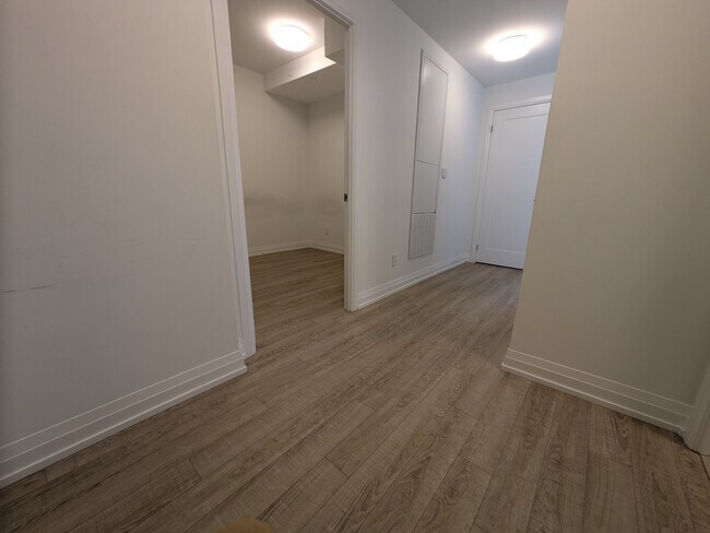 Building Photo - 286 Main St