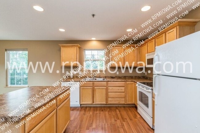 Building Photo - 2 BEDROOM 2.5 BATH  TOWNHOME IN JOHNSTON