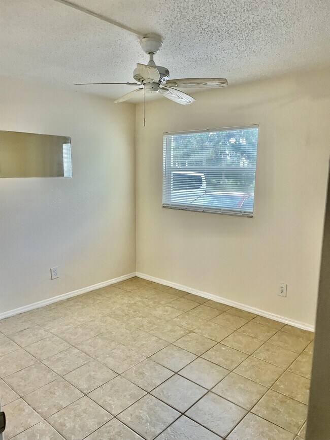 Foto del edificio - 6753a Lake McGregor Cir