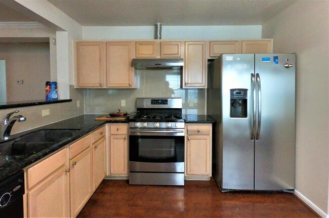 Building Photo - 8515 Westknoll Ln