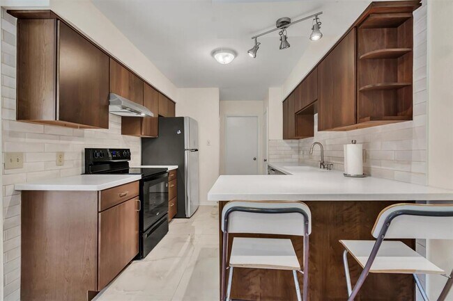 Foto del edificio - 5703 West Gate Blvd