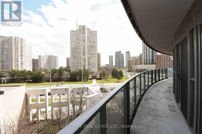 Photo du bâtiment - 60 Absolute Ave