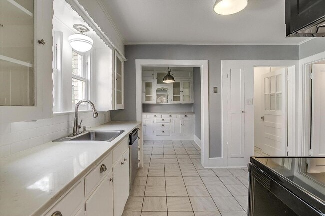 Building Photo - Charming 3 Bedroom Home in Desired TCU Neighborhood