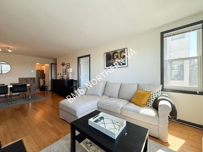 Foto del edificio - 3217 Wisconsin Ave NW