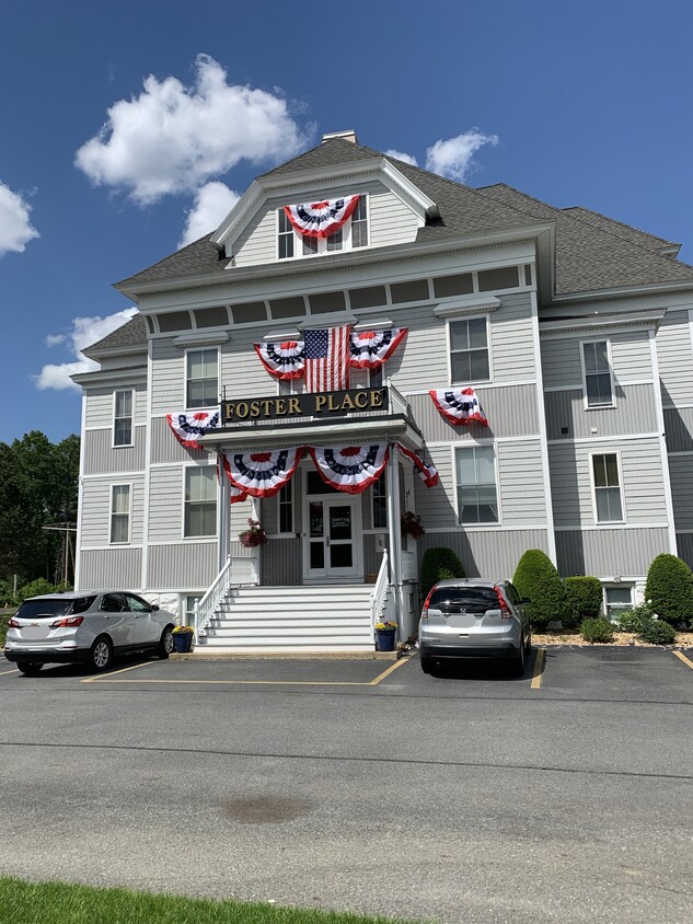 Foster Place Entrance - 940 Main St