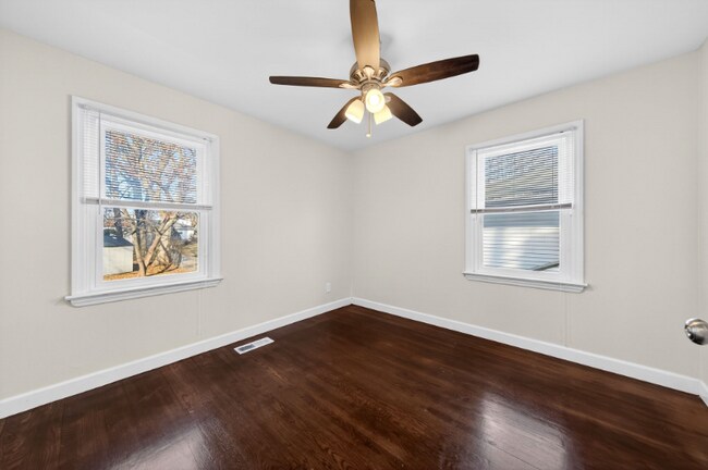 Building Photo - 865 Boone St