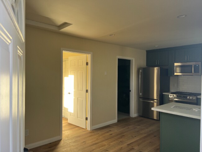 Foto del edificio - 1345 Roycroft Ave