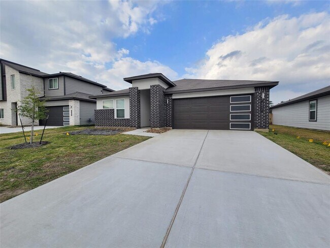 Foto del edificio - 12111 Bear River Dr
