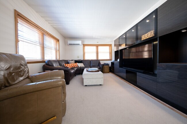 Foto del edificio - 2701 E 38th St