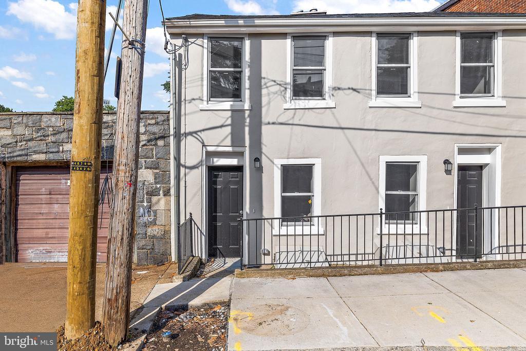 Primary Photo - 6 W 20th St